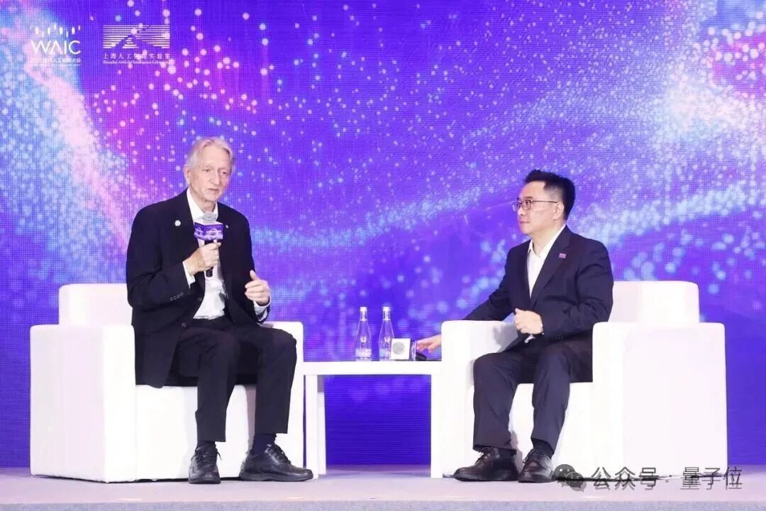 Hinton突然对AGI乐观了!“Ilya让他看到了什么吧…”插图3 Hinton突然对AGI乐观了!“Ilya让他看到了什么吧…”插图3