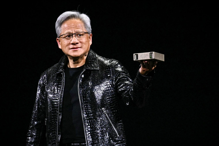 黄仁勋2025都在投啥?出手50次,32家公司覆盖产业链闭环插图1 黄仁勋2025都在投啥?出手50次,32家公司覆盖产业链闭环插图1