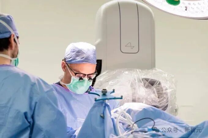 Neuralink芯片入脑让瘫痪男子重新开口,家属泪崩!插图1 Neuralink芯片入脑让瘫痪男子重新开口,家属泪崩!插图1
